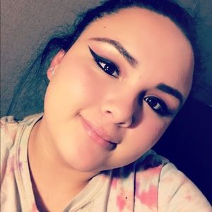 Meet your Posher, Yessica